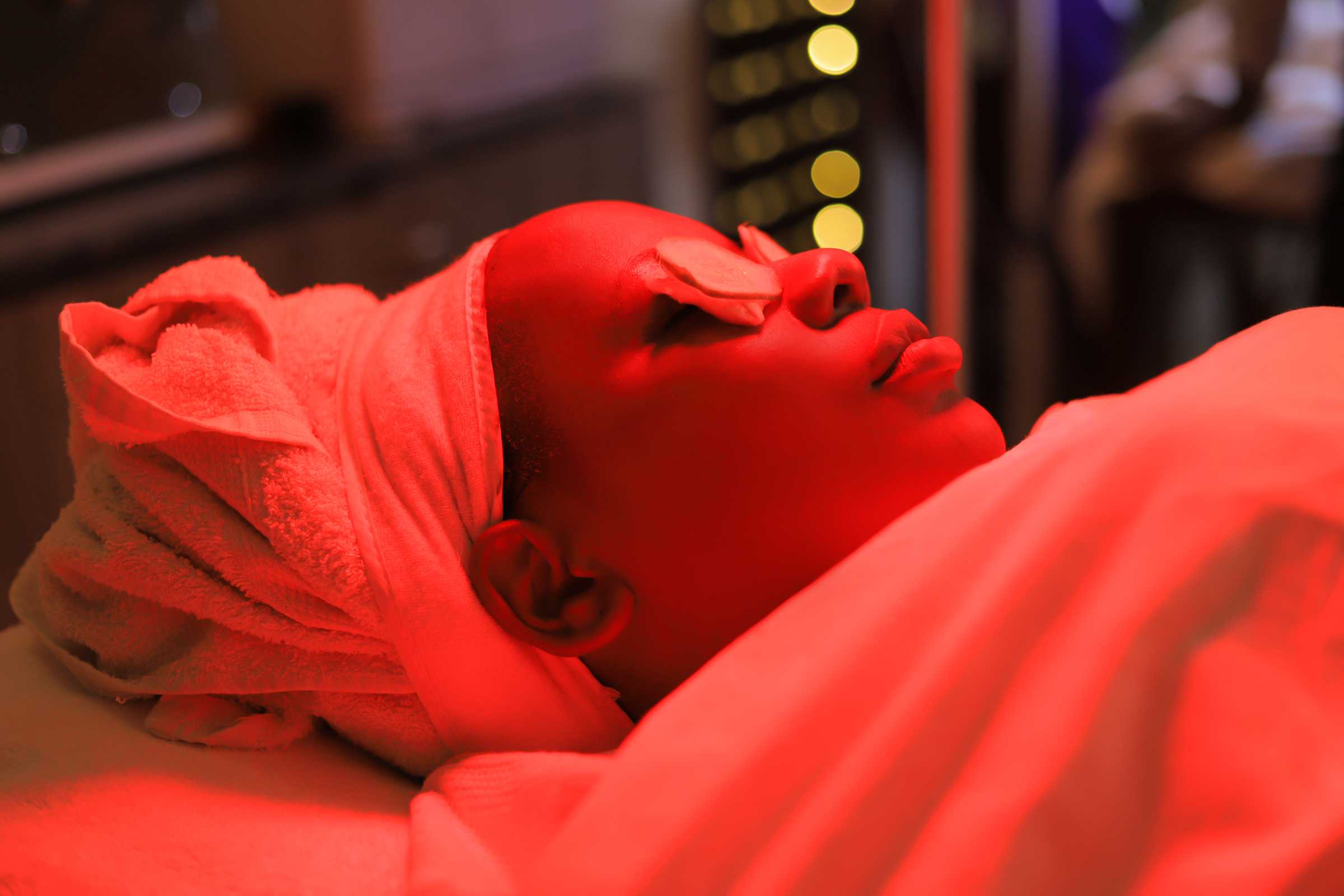 Don's Organic Spa_Facial with RED Light